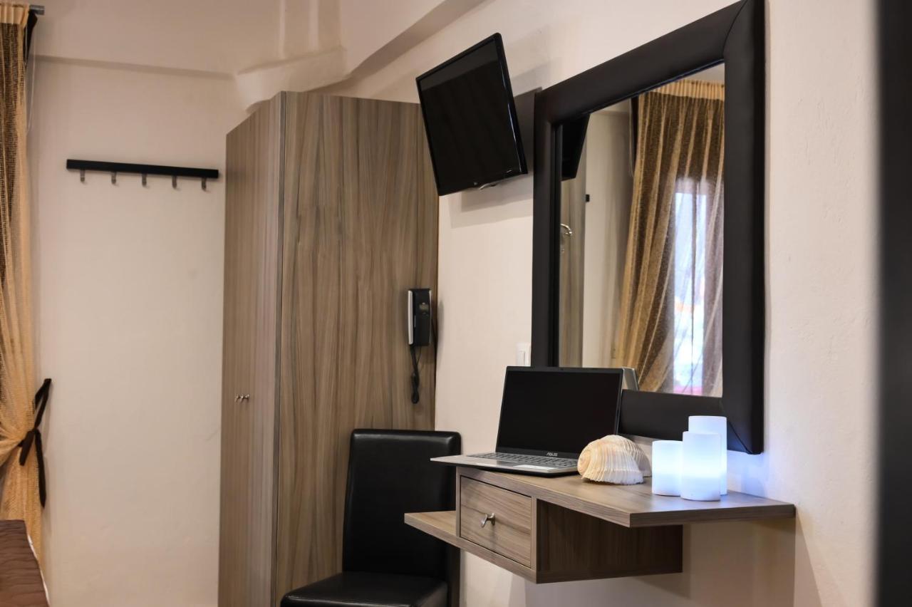 Hotel Kostas Olympiakí Aktí Екстериор снимка