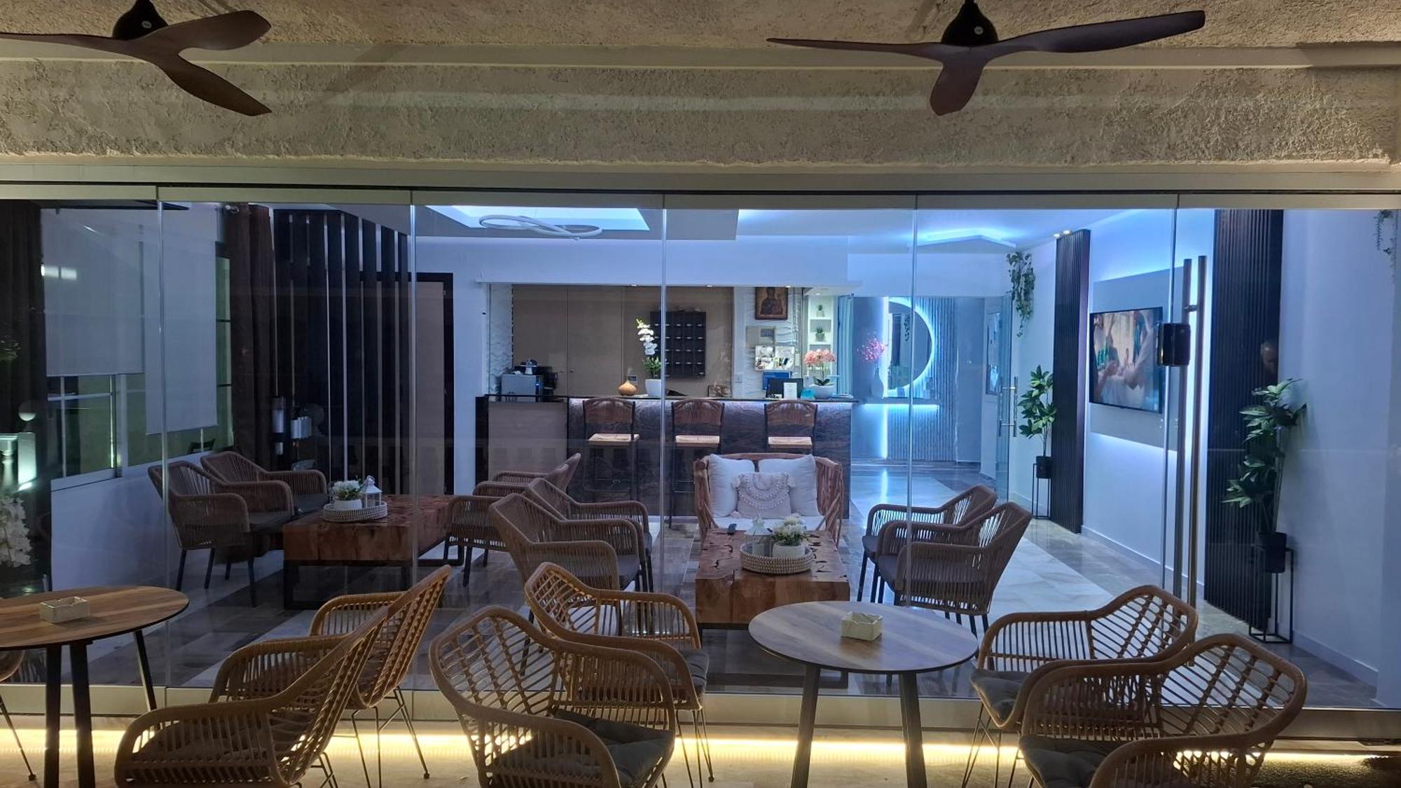Hotel Kostas Olympiakí Aktí Екстериор снимка