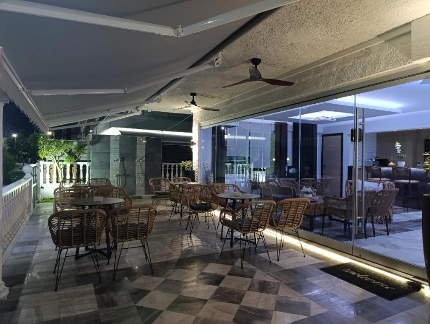 Hotel Kostas Olympiakí Aktí Екстериор снимка
