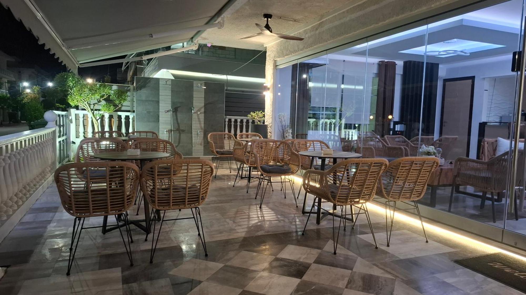 Hotel Kostas Olympiakí Aktí Екстериор снимка