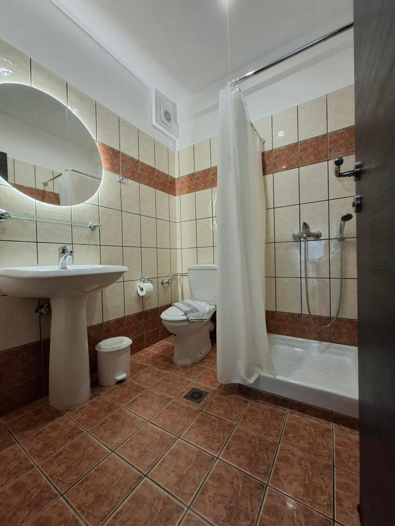 Hotel Kostas Olympiakí Aktí Екстериор снимка