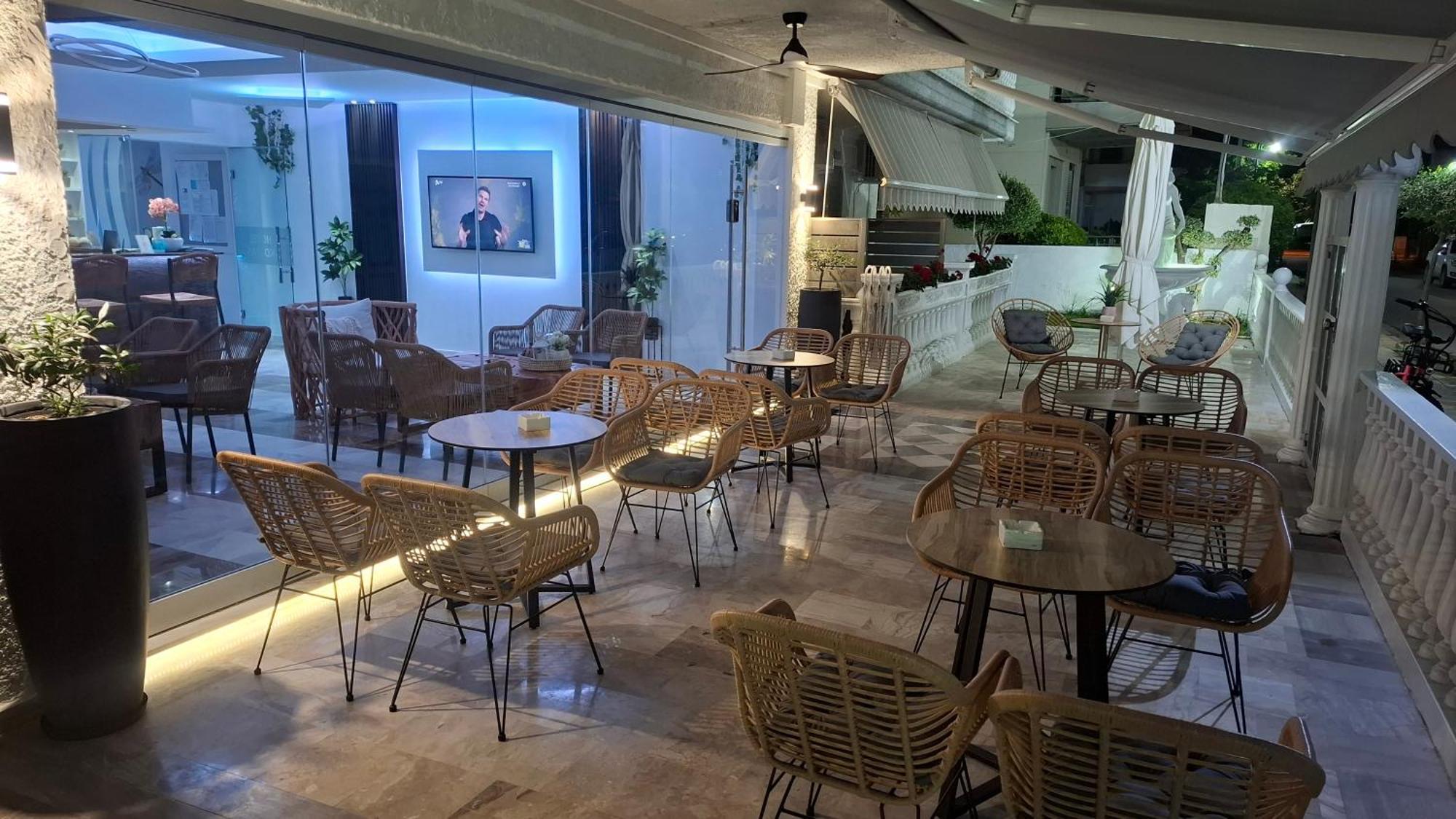 Hotel Kostas Olympiakí Aktí Екстериор снимка