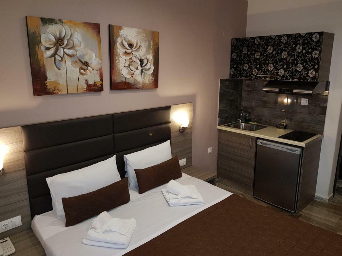 Hotel Kostas Olympiakí Aktí Екстериор снимка